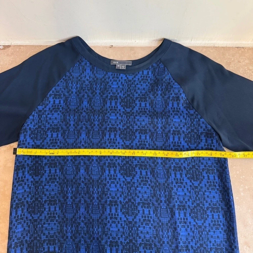 Vince Blue Geometric Print Round Neck Short Sleeve Silk Womens Size XS Pullover